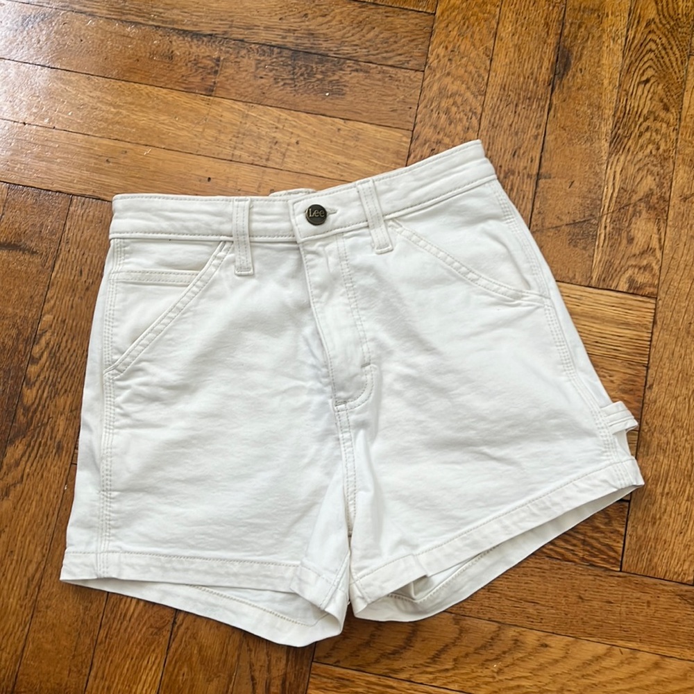 Lee High-Waisted Dungaree Short in Ecru White Cream 27